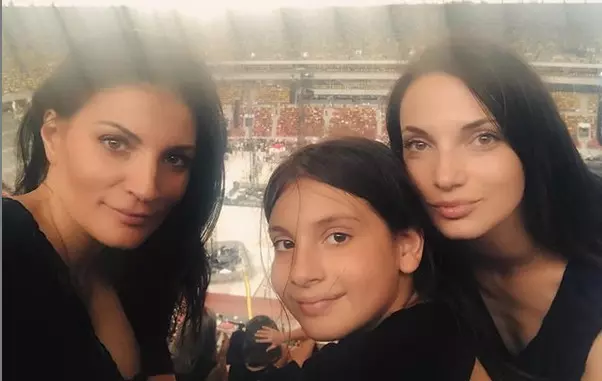 Ioana Ginghină, alături de fiica ei, Ruxandra, și de sora ei, Elena