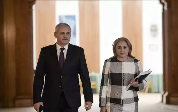 Evoluția din punct de vedere vestimentar a Vioricăi Dăncilă este vizibilă. Aici, în 2018