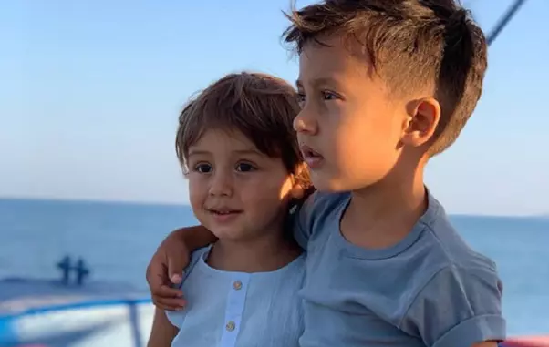 Claudia Patrascanu si copiii la mare 4