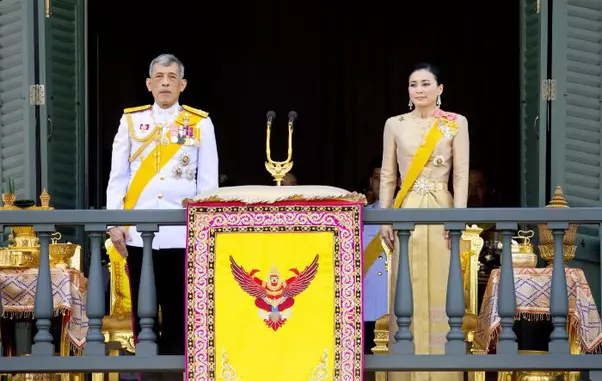 Regele Maha Vajiralongkorn și Regina Suthida