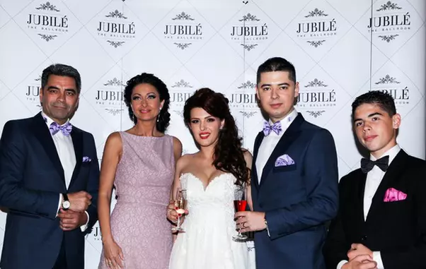 Diana Bișinicu și soțul ei au fost cununați de Marcel Toader și Gabriela Cristea.