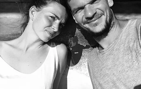 Tudor Chirilă și iubita lui, Iulia, mama celor doi copii ai săi.