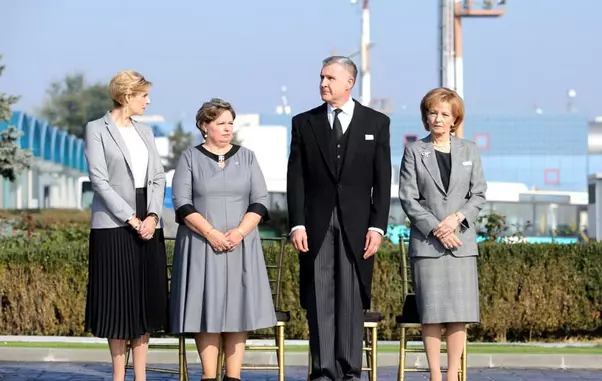 Familia Regala la repatrierea Reginei-Mama Elena 1