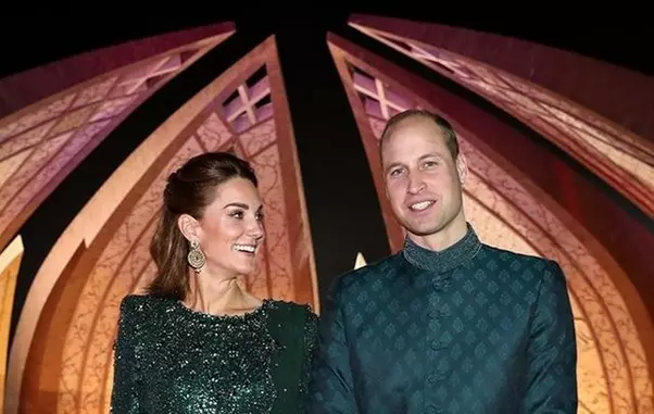 fotografia care i-a făcut pe fani să concluzioneze că Ducesa de Cambridge, Kate Middleton, e gravidă.