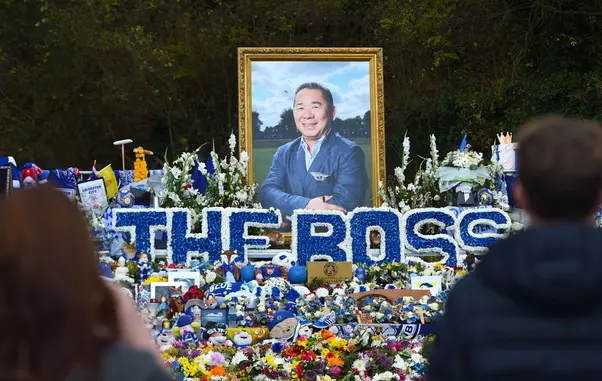 Prințul William și Kate Middleton au transmis condoleanțe, anul trecut, după tragedia aviatică în care a murit patronul Leicester City, Vichai Srivaddhanaprabha, al cincelea cel mai bogat om din Thailanda