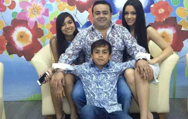 Adi Minune are 3 copii