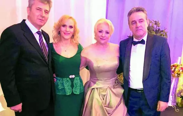 Viorica Dăncilă și soțul, alături de Gabriela Firea și soțul ei