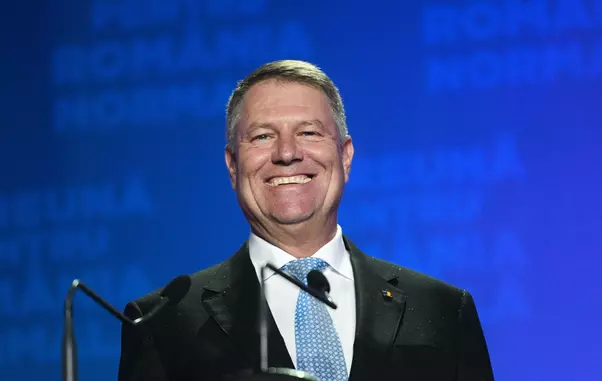 Klaus Iohannis a râs când a auzit că Viorica Dăncilă nu a ştiut aria cercului, dar nu a oferit el răspunsul corect