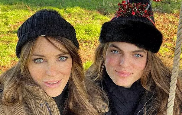 Elizabeth Hurley și fiul său