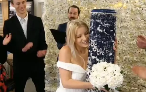 Bekki-Cocks-s-a-căsătorit-cu-un-covor-1