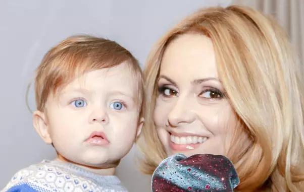 Simona-Gherghe-și-a-botezat-băiețelul-1