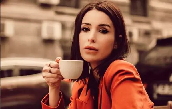 Deea-Codrea-Bravo-ai-stil-Celebrities-INTRO