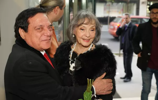 3-marina-voica-dressing-impresionant-cancan-coperta-1