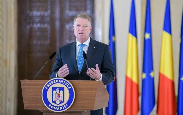 Klaus Iohannis: 'Nu ne putem întâlni mai mult de trei. 15 mai nu înseamnă reîntoarcerea la normalitatea pe care am cunoscut-o'