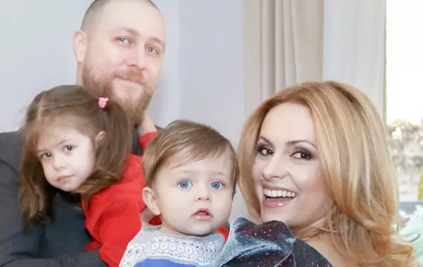 Simona-Gherghe-soțul-ei-și-copiii-lor-1-1280×720