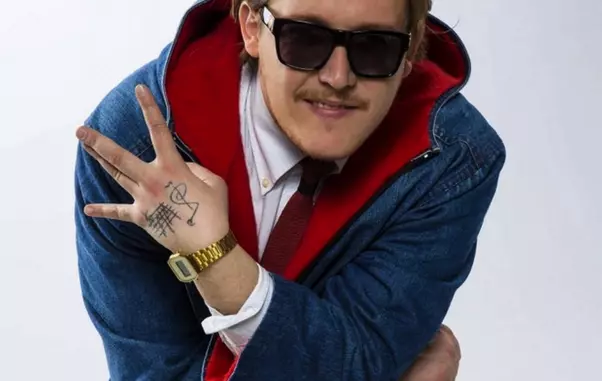 parintii-lui-what-s-up-au-ajuns-la-sectie.-dupa-ce-cantaretul-a-fost-luat-de-oamenii-legii-2