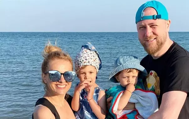 Simona-Gherghe-soțul-ei-și-copiii-lor-1