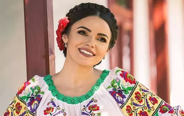 cosmina-adam-povestiri-din-viata-de-artista_size24