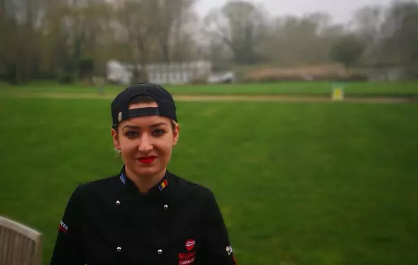 Cine-e-Roxana-Belnche-Chefi-la-Cutite2