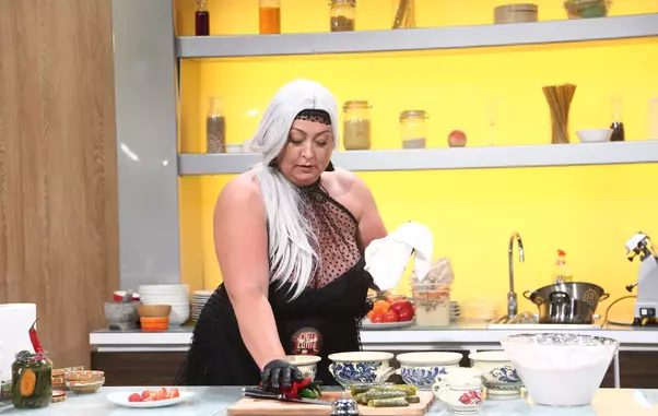 Melinda-Cutur-Chefi-la-cutite-1