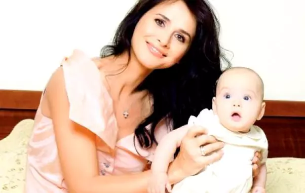 madalina-manole-mama_88272300