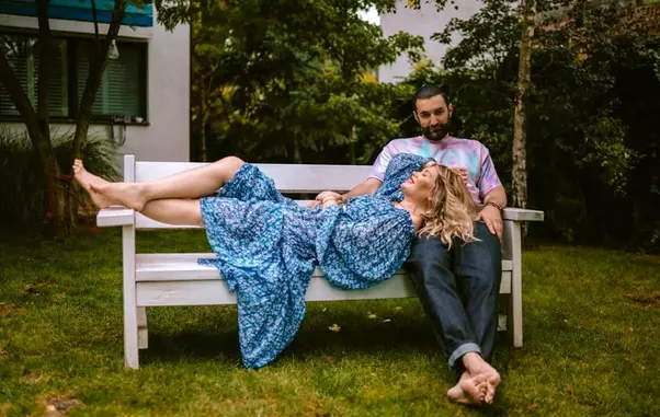 gina-pistol-si-iubitul-ei-smiley-1024×662