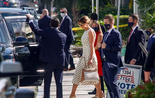 Melania Trump a mers la vot într-o ținută de 13.000 de dolari și fără mască