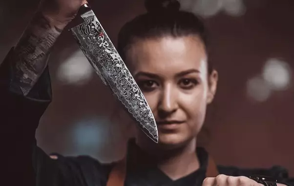 Cine-e-Roxana-Benche-Chefi-la-Cutite6-1-1