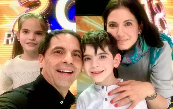 0kP4k0LImL-Dan-Negru-si-familia-1000×999