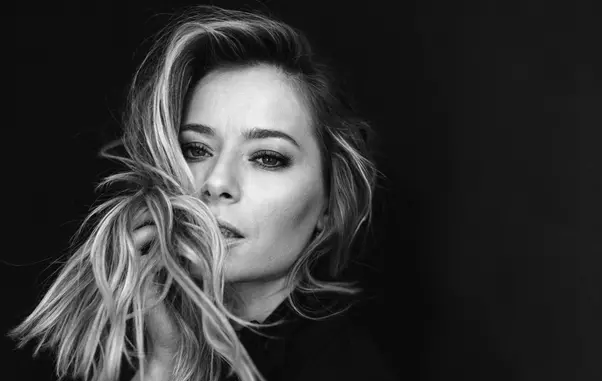 Laura-Cosoi-00-5-1140×943