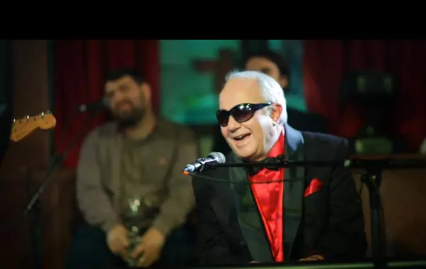 463068_395065670516870_1444868262_o