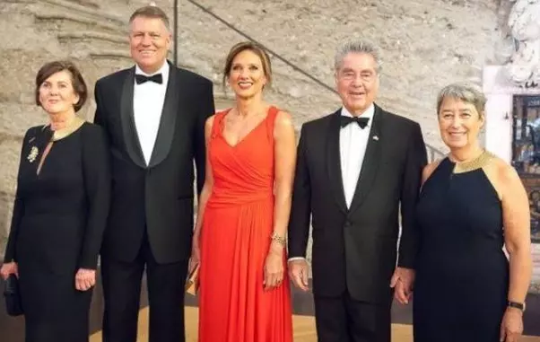 cine-este-si-cu-ce-se-ocupa-sora-lui-kalus-iohannis-2