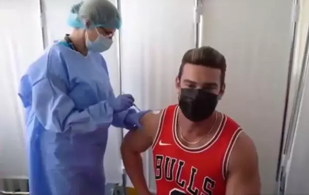 Dorian-Popa-s-a-vaccinat