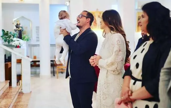 Ștefan-Stan-și-a-botezat-fetița-2