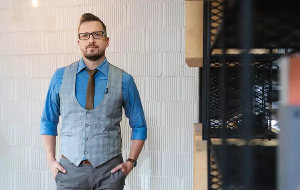 Victor-Toriani-Căsătoriți-pe-nevăzute