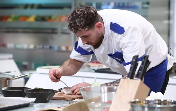 cine-este-iubita-lui-stefan-borleanu-de-la-chefi-la-cutite-1-Copy