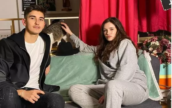 sebastian-dobrincu-si-ioana-ignat-formeaza-un-cuplu-cel-mai-tanar-milionar-roman-a-avut-o-relatie-si-cu_7_size20-1