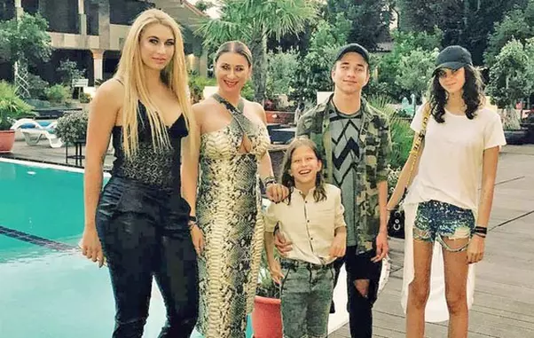 12_13_vedete_3_col_prodanca_2017_32631000