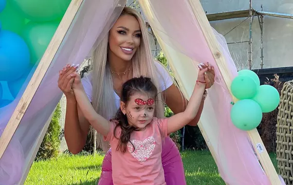 Bianca-Dragusanu-fiica-1