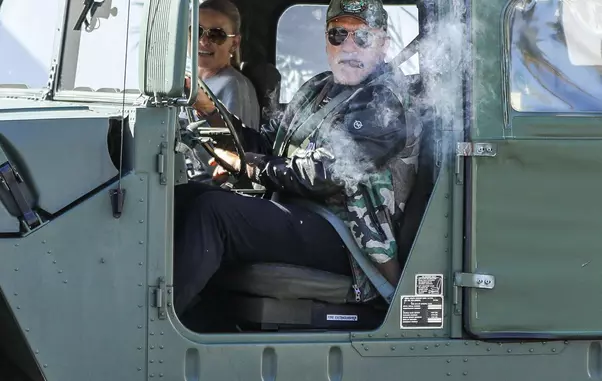 PREMIUM EXCLUSIVE Arnold Schwarzenegger And Heather Milligan Partake In An Extravagant Shopping Spree