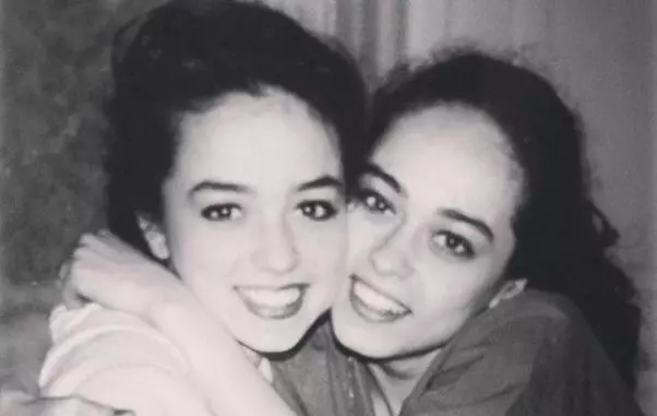 Olivia Steer si sora ei