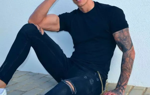 alex-delea-survivor-2