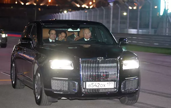 Masina Aurus Senat Vladimir Putin