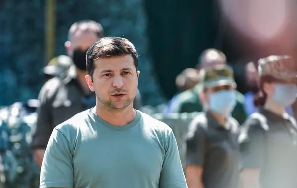 Ukraine’s president visits eastern front