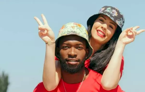 Blaze-alaturi-de-sotia-sa-c-970×546-1