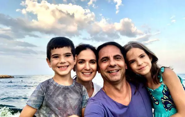 2dan-negru-si-familia