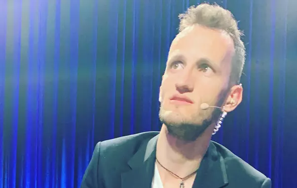 omul-cu-tourette-1-2