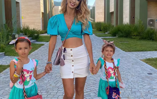 andreea-balan-si-fetitele-1