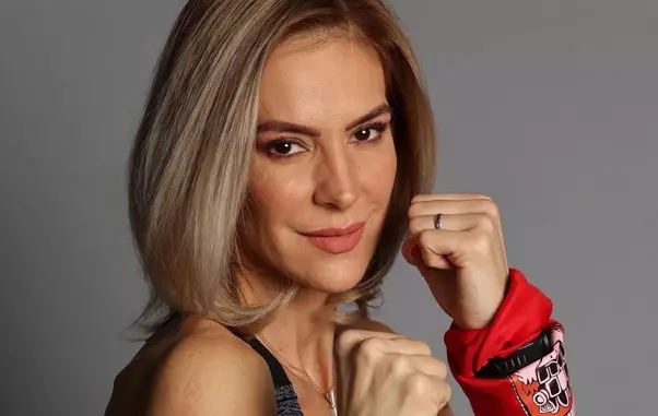 cine-este-roxana-ciuhulescu-concurent-la-survivor-romania-2022-size24