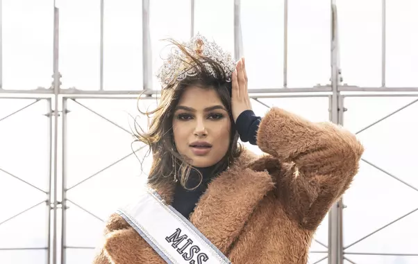 NY: Miss Universe Harnaaz Sandhu of India visits the Empire State Building